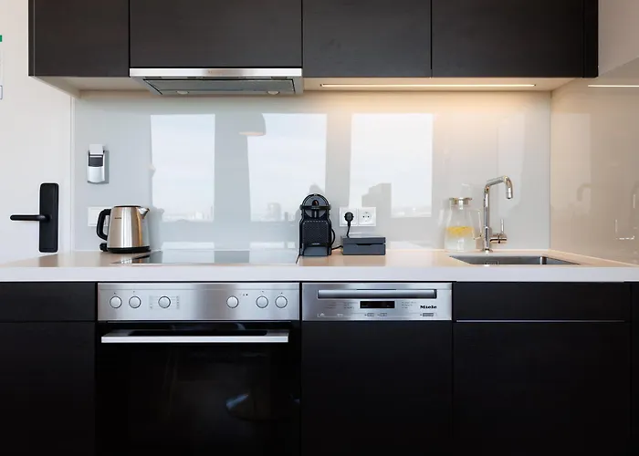 Skyline View - Gym - Parking - Supermarket - Restaurant - Self Ceck In Apartment *